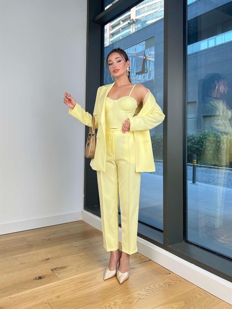 Askılı Korse Görünüm Crop Düğme Kapamalı Blazer Ceket Yüksek Bel Pantolon Adelisa Sarı Kadın Üçlü Takım 25Y493