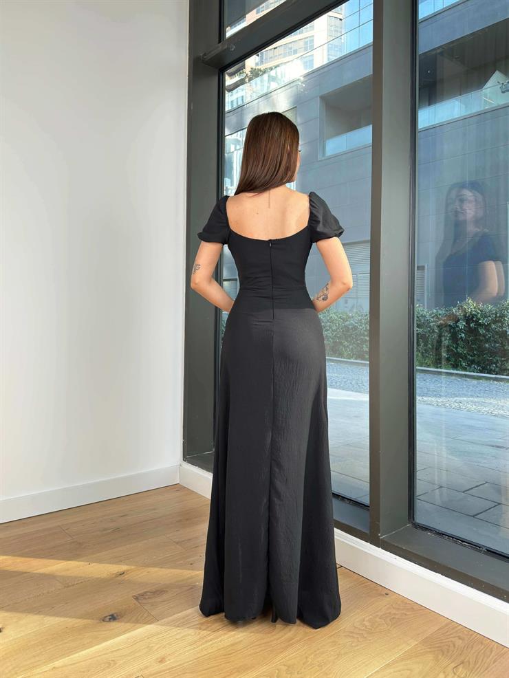 Kısa Kol Göğüs Büzgülü Eteği Yırtmaçlı Aerobin Kadın Siyah Elbise 24Y094