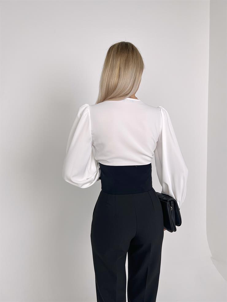 V Yaka Önü Düğme Detaylı Agalia Kadın Beyaz Crop Bluz 23Y000110