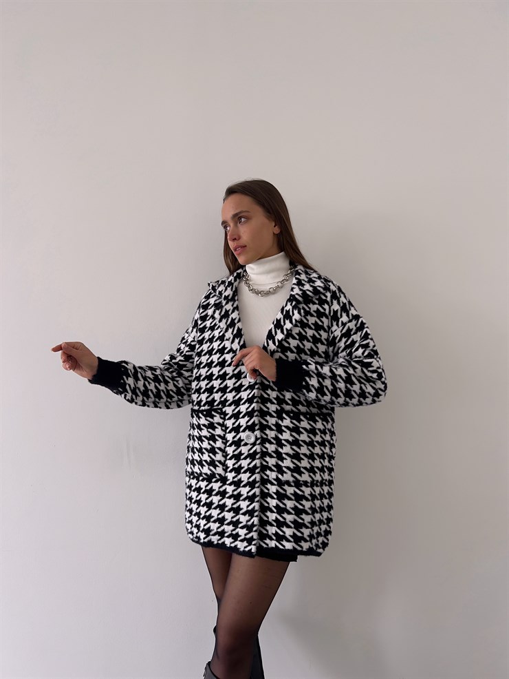 Desenli Ön Düğme Kapamalı Yanları Cepli Agulha Kadın Siyah Hırka 23K000282