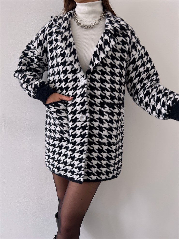 Desenli Ön Düğme Kapamalı Yanları Cepli Agulha Kadın Siyah Hırka 23K000282