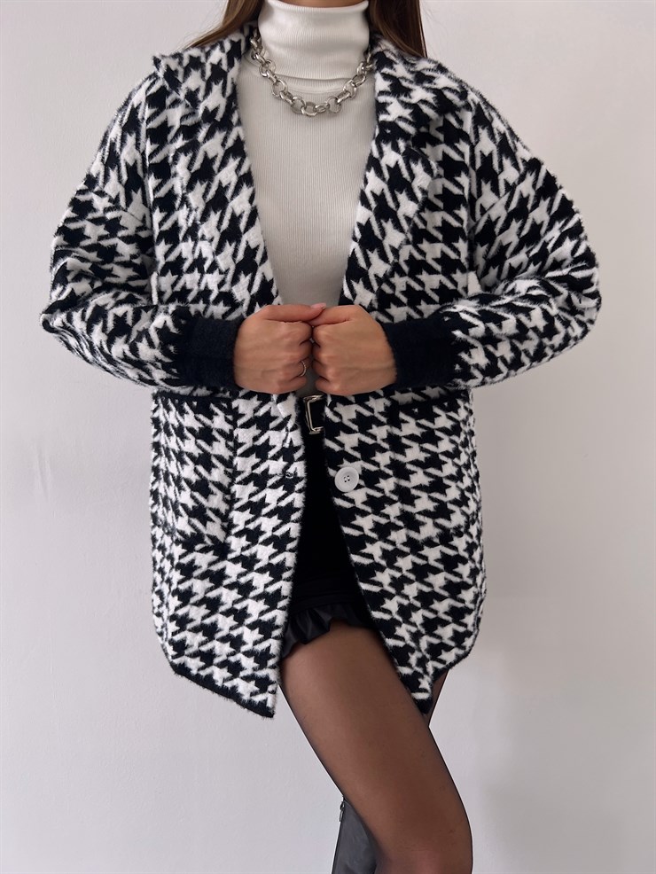 Desenli Ön Düğme Kapamalı Yanları Cepli Agulha Kadın Siyah Hırka 23K000282