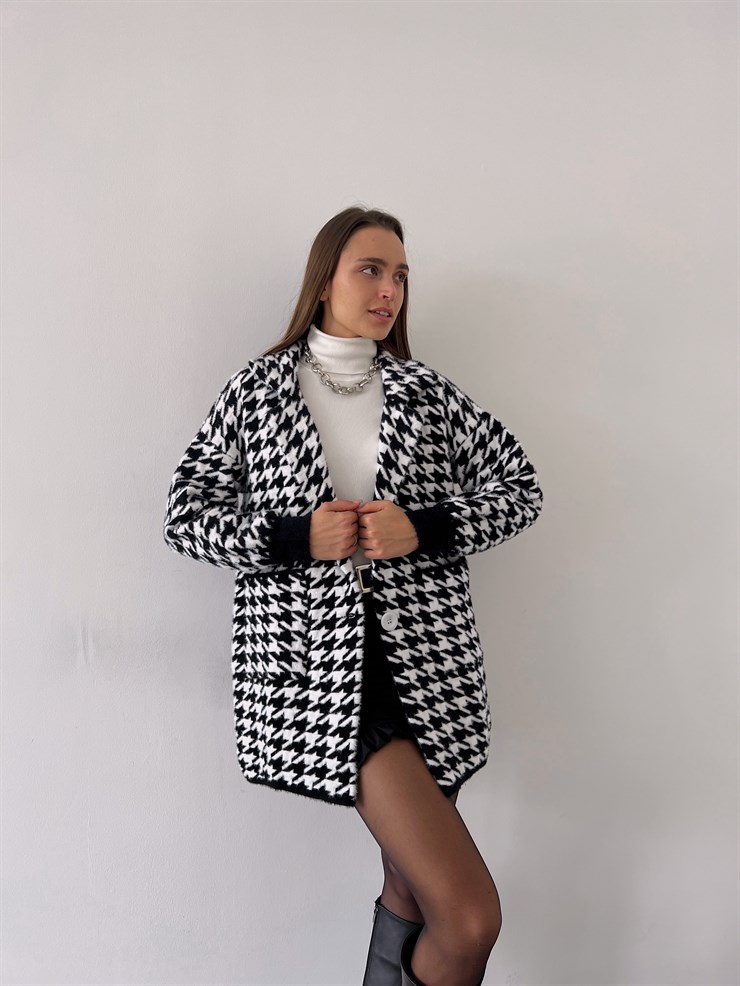 Desenli Ön Düğme Kapamalı Yanları Cepli Agulha Kadın Siyah Hırka 23K000282