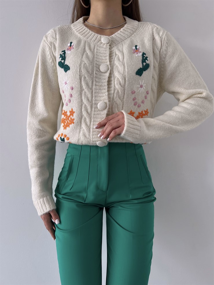 Çiçek Desenli Bisiklet Yaka Ön Düğme Kapamalı Alana Kadın Ekru Hırka 23K000289