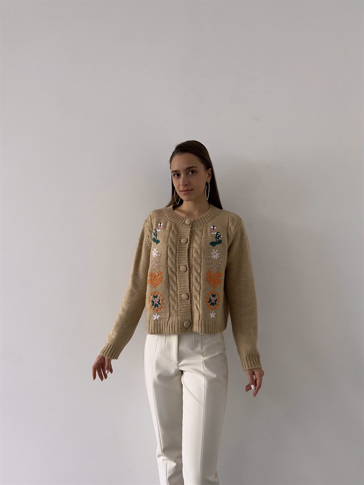 Çiçek Desenli Bisiklet Yaka Ön Düğme Kapamalı Alana Kadın Camel Hırka 23K000289