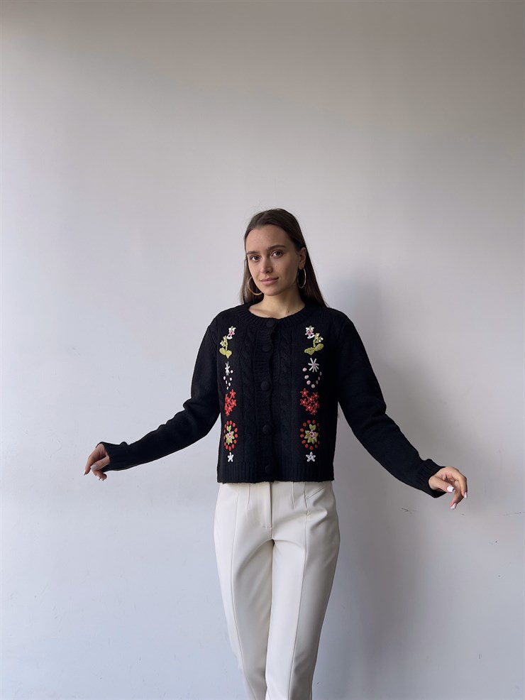 Çiçek Desenli Bisiklet Yaka Ön Düğme Kapamalı Alana Kadın Siyah Hırka 23K000289