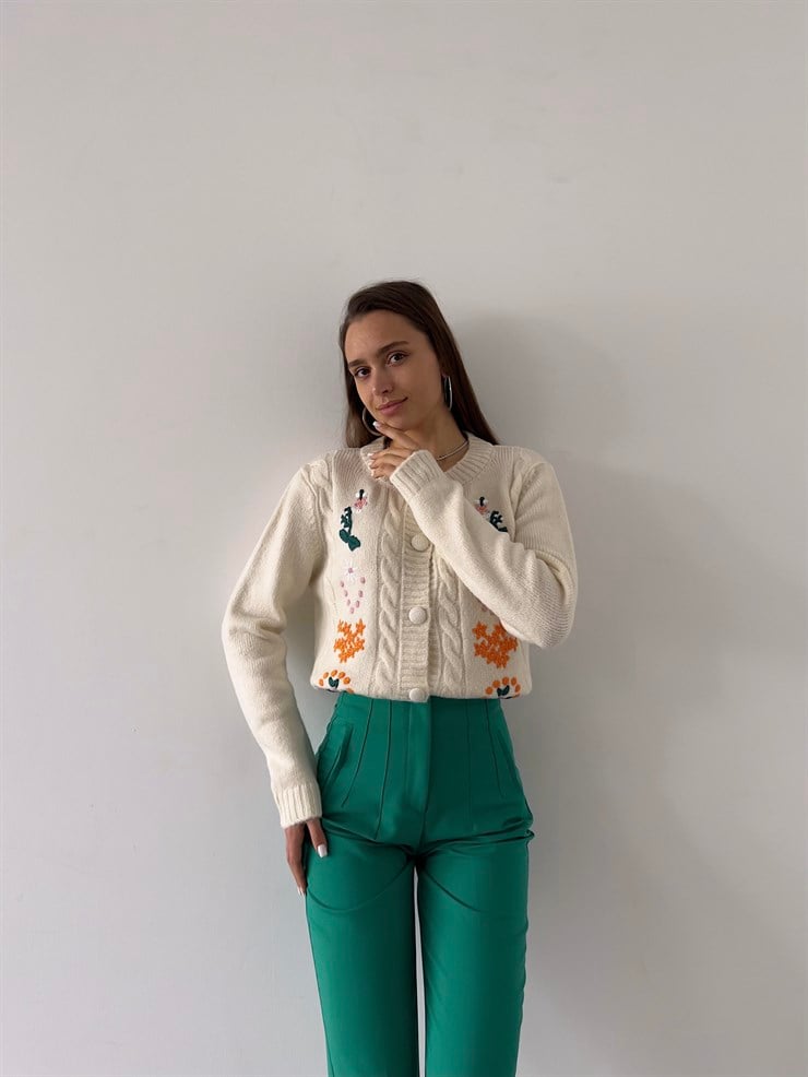 Çiçek Desenli Bisiklet Yaka Ön Düğme Kapamalı Alana Kadın Ekru Hırka 23K000289