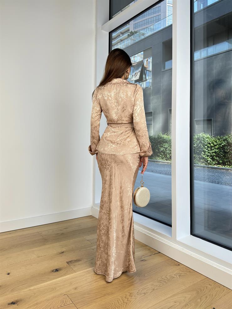 Kruvaze Yaka Belden Bağlamalı Üst Yüksek Bel Balık Model Etek Albiona Kadın Vizon Saten Takım 24Y844