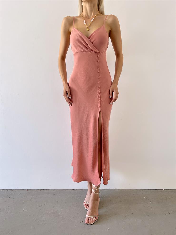 İnce Askılı Önü Düğme Detaylı Yırtmaçlı Alesiya Kadın Pudra Elbise 23Y000497