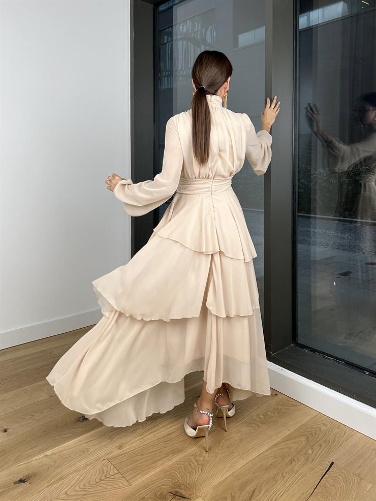 Boğazlı Uzun Tül Kol Önü Ve Beli Drape Detaylı Eteği Katlı Alicia Kadın Bej Elbise 24k000156