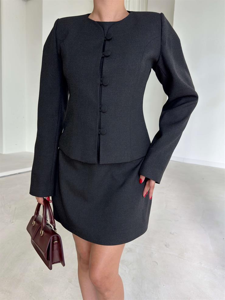 Önü Düğmeli Omzu Vatkalı Alline Siyah Kadın Ceket 26K107