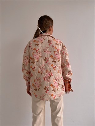 Çiçekli Önü Büyük Cepli Analeigh Kadın Taş Rengi Kapitone Ceket 22K000509