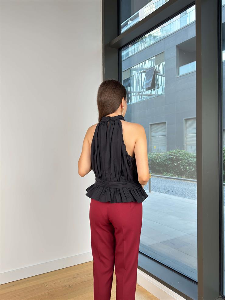 Aksesuar Detaylı Dekolteli Ander Siyah Kadın Bluz 25Y541