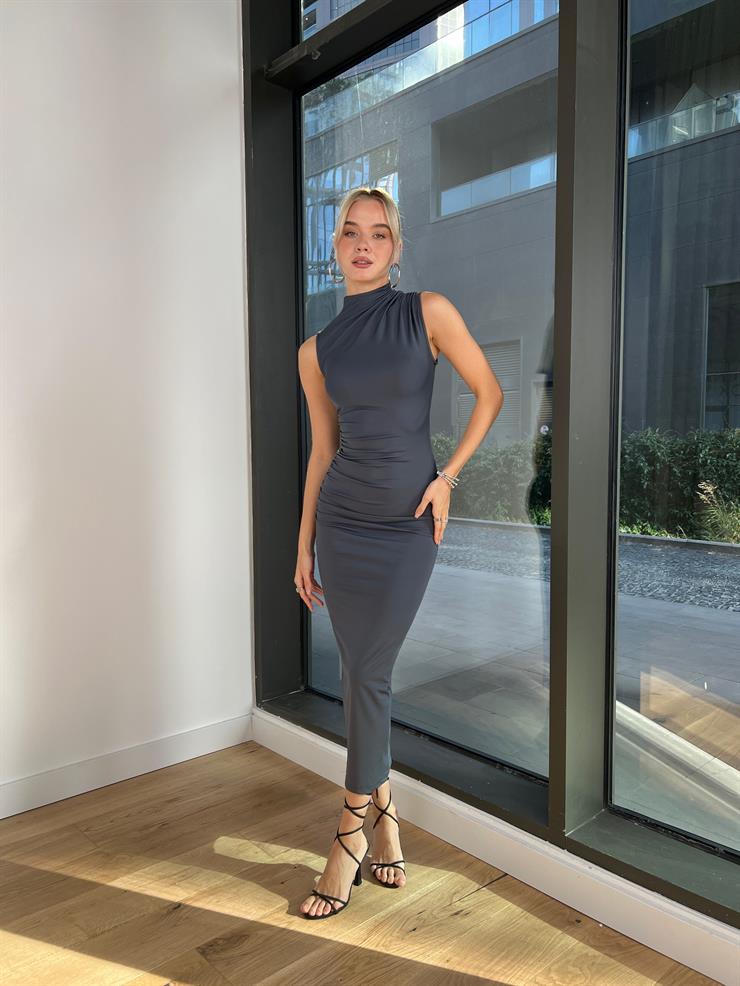 Boğazlı Drape Detaylı Yırtmaçlı Andrey Kadın Füme Elbise 24k206