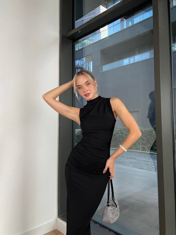 Boğazlı Drape Detaylı Yırtmaçlı Andrey Kadın Siyah Elbise 24k206