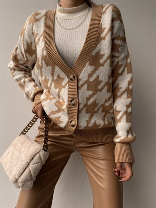 Büyük Kazayağı Desenli Arcelia Kadın Camel Triko Hırka 22K000213