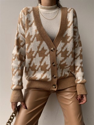 Büyük Kazayağı Desenli Arcelia Kadın Camel Triko Hırka 22K000213