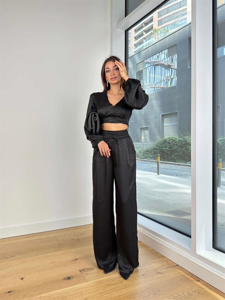 V Yaka Uzun Kol Omuz Vatkalı Crop Yüksek Bel Bol Paça Arian Kadın Siyah Saten Takım 25K042