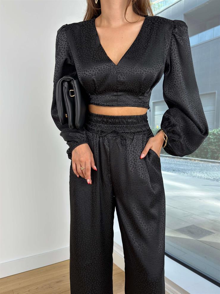 V Yaka Uzun Kol Omuz Vatkalı Crop Yüksek Bel Bol Paça Arian Kadın Siyah Saten Takım 25K042