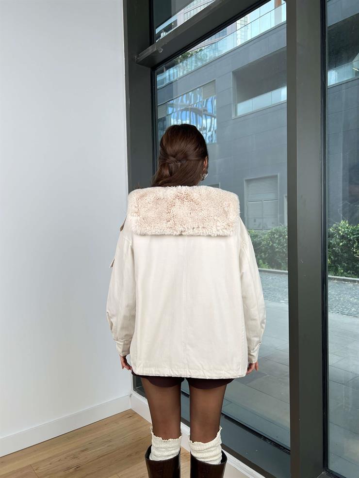 Boyun Kısmı Kürk Detaylı Yanları Cepli Arinea Kadın Taş Mont 24k285