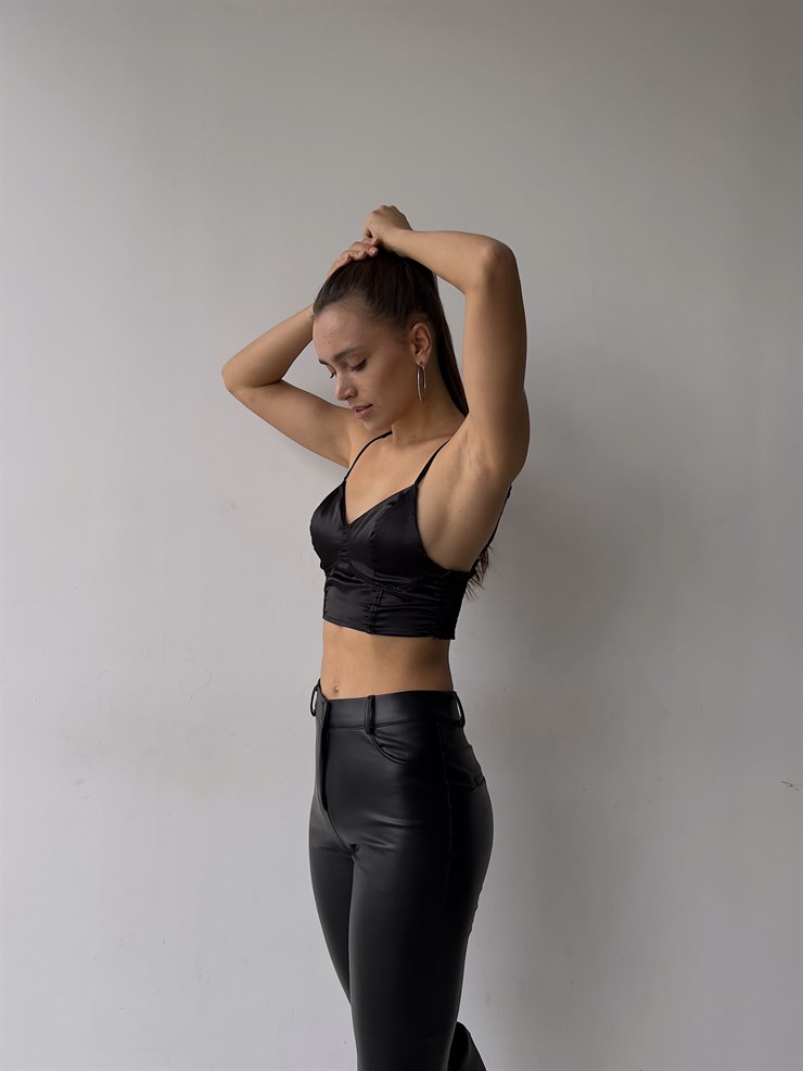 Arkası Gipeli Askılı Saten Gian Kadın Siyah Crop Bluz 23K000151