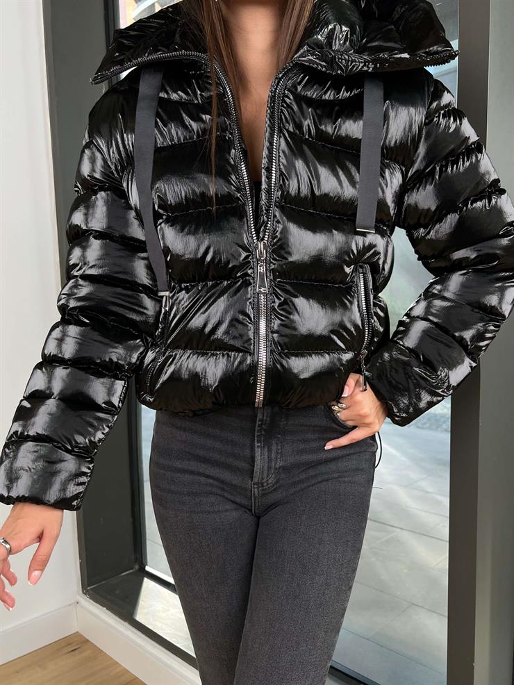 Kapüşonlu Parlak Arlan Kadın Siyah Şişme Mont 23K000124