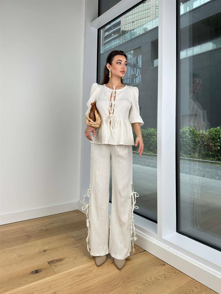 Önü Bağlama Detaylı Yarım Kol Bluz Yüksek Bel Bol Paça Pantolon Aron Kadın Natural Takım 24Y526