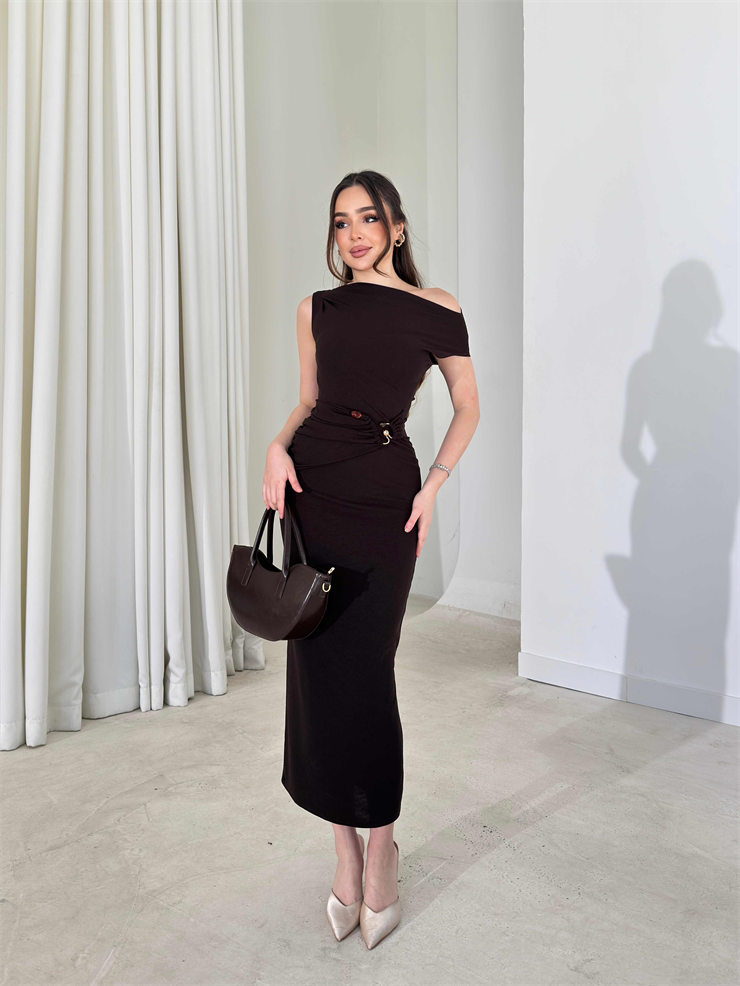 Düşük Omuz Belden Oturtmalı Aksesuar Detaylı Kahve Arves Kadın Elbise 26Y081