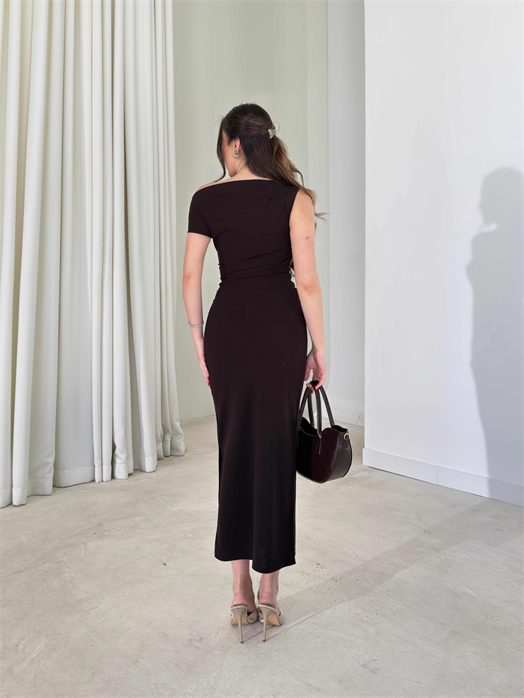 Düşük Omuz Belden Oturtmalı Aksesuar Detaylı Kahve Arves Kadın Elbise 26Y081