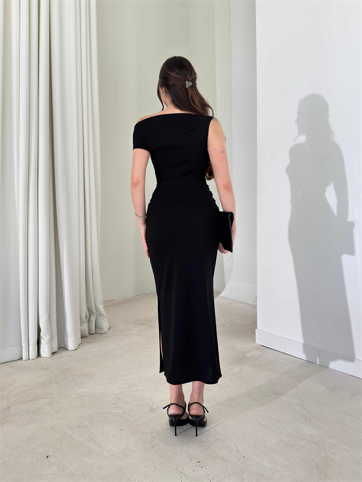 Düşük Omuz Belden Oturtmalı Aksesuar Detaylı Siyah Arves Kadın Elbise 26Y081