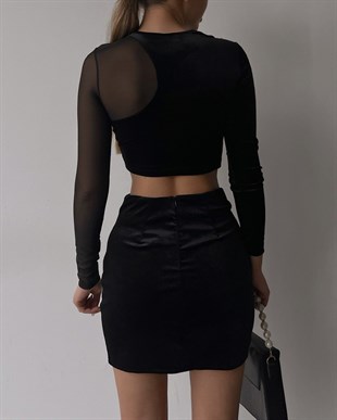 Kadife Ön ve Tek Kol Transparan Detay Aryo Kadın Siyah Crop Bluz 22K000468