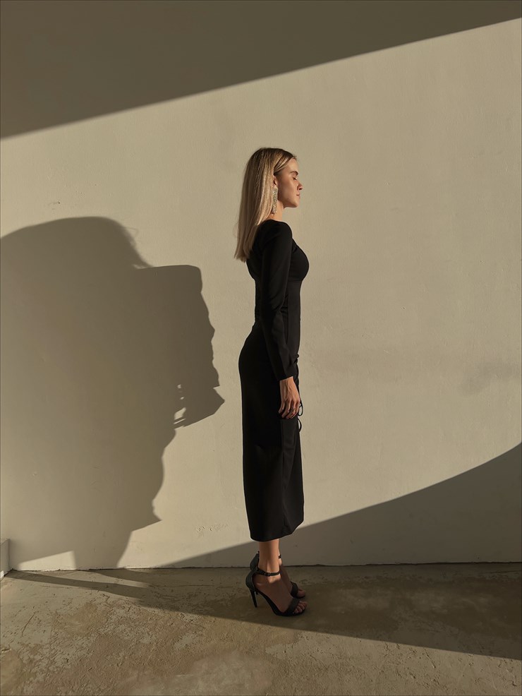 Asimetrik Dekolteli Uzun Kol Eteği Ayarlanabilir Liveo Kadın Siyah Midi Boy Elbise 23K000104