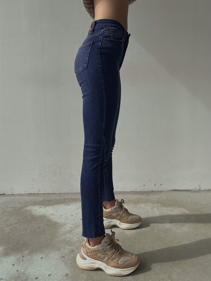 Asimetrik Dikiş Detaylı Orta Bel Yanları Cepli Kadın Jacopo Mavi Jeans 23K000047