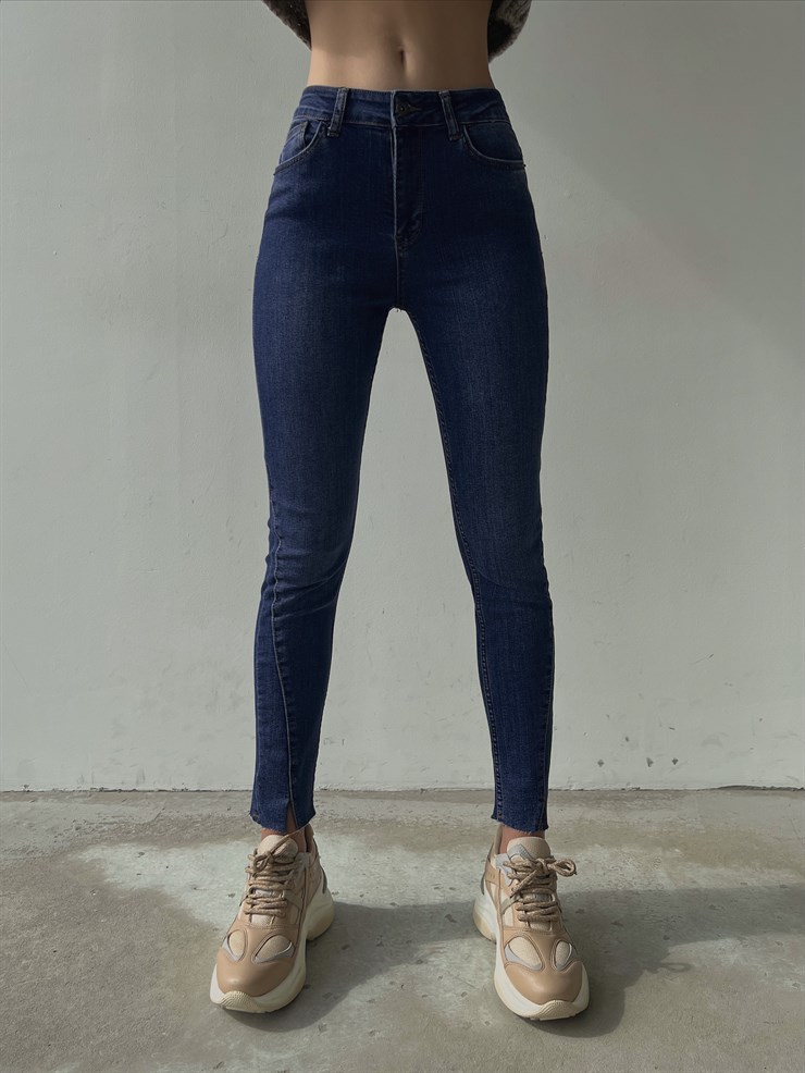 Asimetrik Dikiş Detaylı Orta Bel Yanları Cepli Kadın Jacopo Mavi Jeans 23K000047