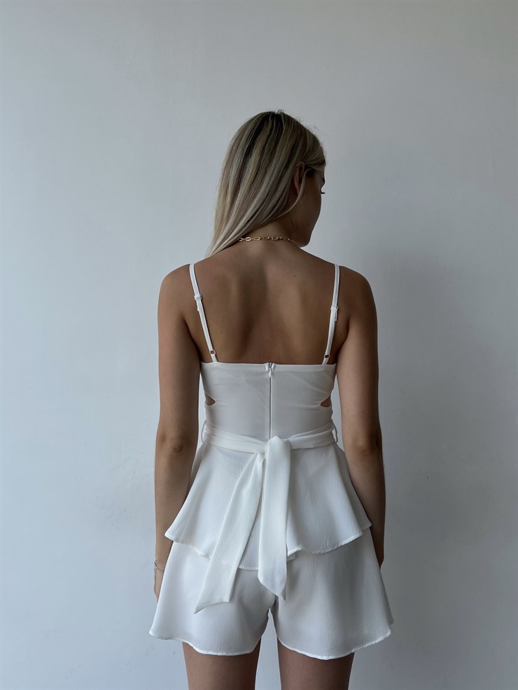 Askılı Kuruvaze Yaka Bel Dekolteli Volanlı Elisha Kadın Beyaz Şort Tulum 22Y000296