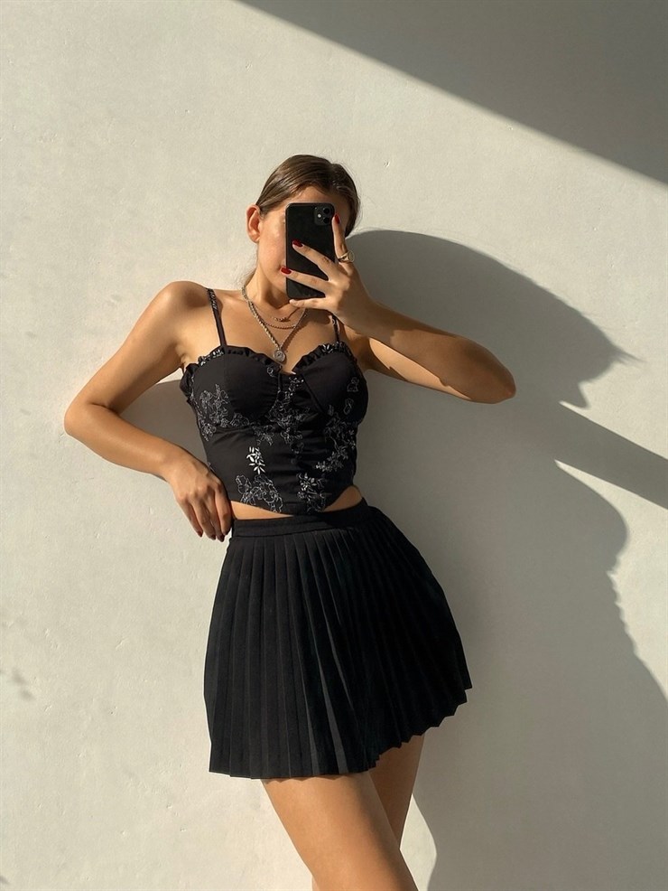 Askılı Mendil Etek Detaylı Reagan Kadın Siyah Crop Bluz 21Y000504