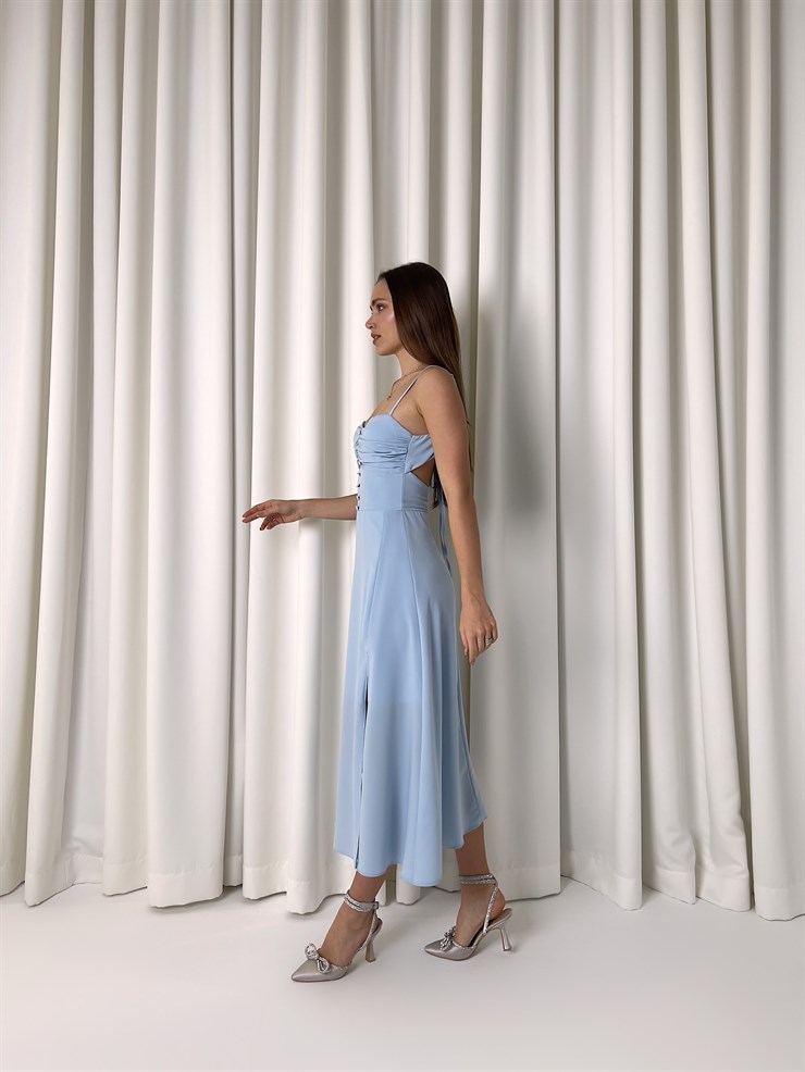 Askılı Önü Büzgülü Düğme Detaylı Sırt Dekolteli Yırtmaçlı Urien Kadın Mavi Midi Elbise 23K000454