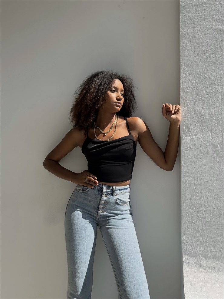 Askılı Sırt Dekolteli Göğüs Drpeli Tosia Kadın Siyah Crop Bluz 22Y000388