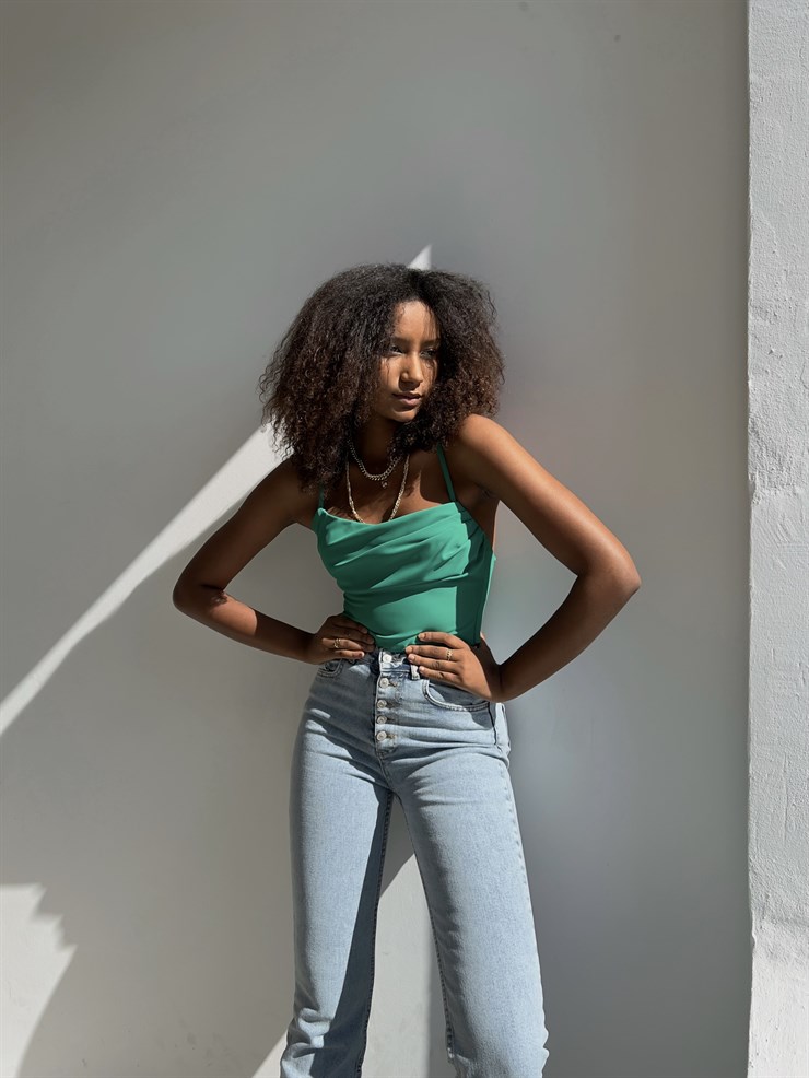 Askılı Sırt Dekolteli Göğüs Drpeli Tosia Kadın Yeşil Crop Bluz 22Y000388