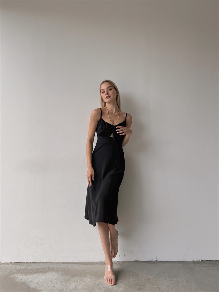 Askılı Yakası Büzgülü Bağcıklı Corinne Kadın Siyah Midi Elbise 22Y000073
