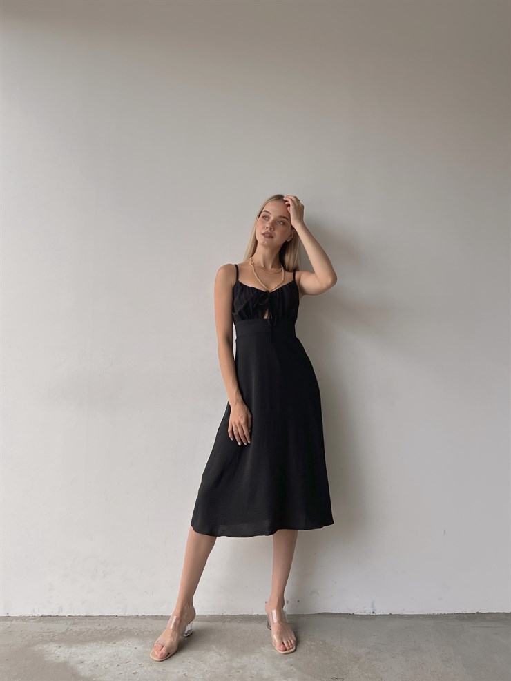 Askılı Yakası Büzgülü Bağcıklı Corinne Kadın Siyah Midi Elbise 22Y000073