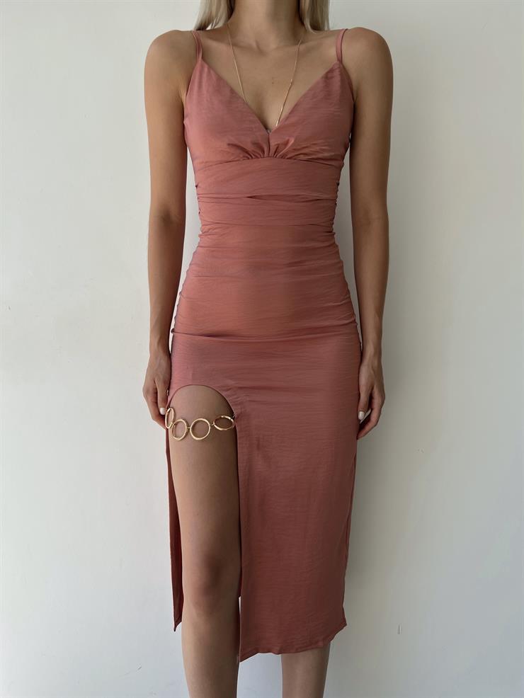 Askılı Yırtmacı Aksesuar Detaylı Kadın Pudra Midi  Elbise 21Y000365