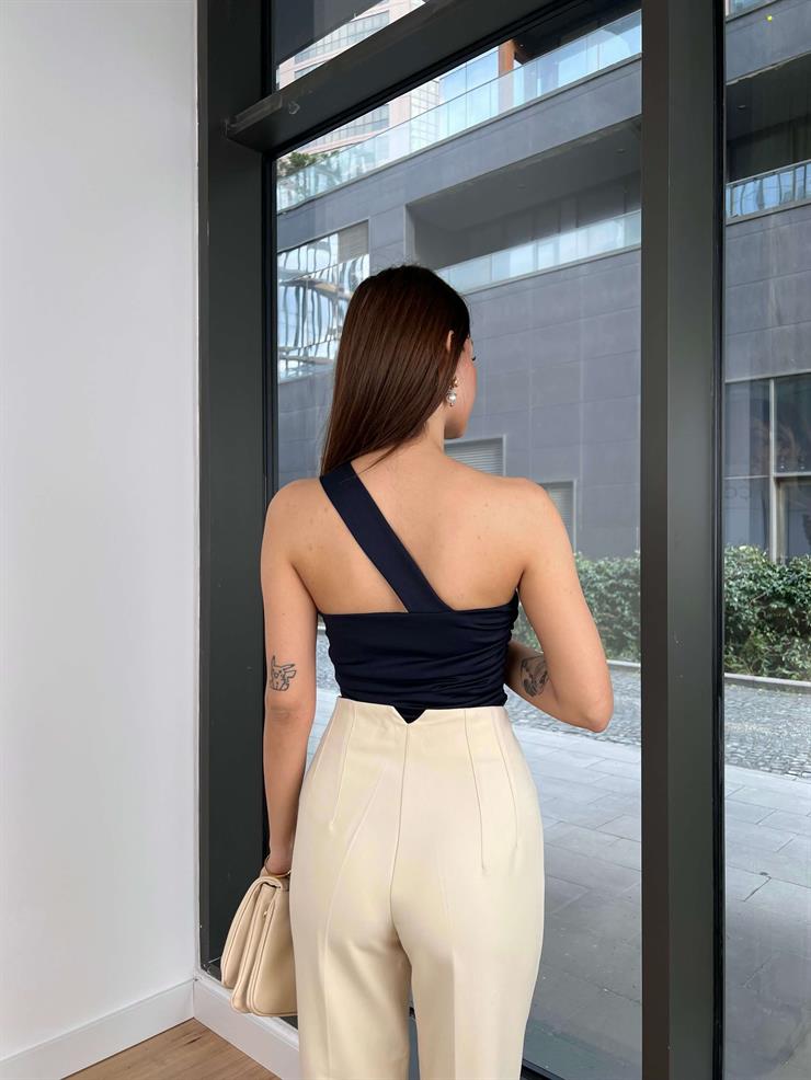 Tek Omuzlu Aksesuarlı Drape Detaylı Atenna Kadın Lacivert Bluz 24Y009