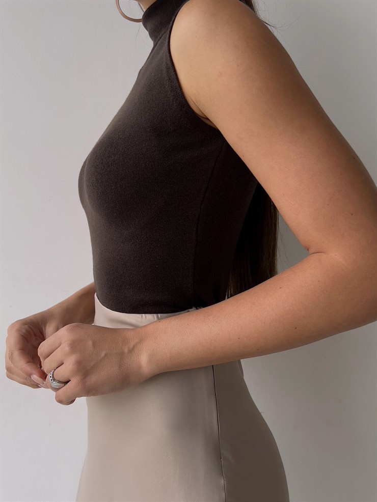 Balıkçı Yaka Kolsuz Darlan Kadın Kahve Triko Bluz 23K000137