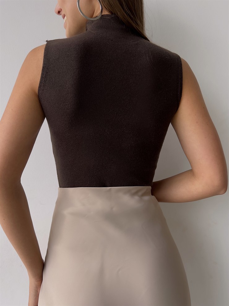 Balıkçı Yaka Kolsuz Darlan Kadın Kahve Triko Bluz 23K000137