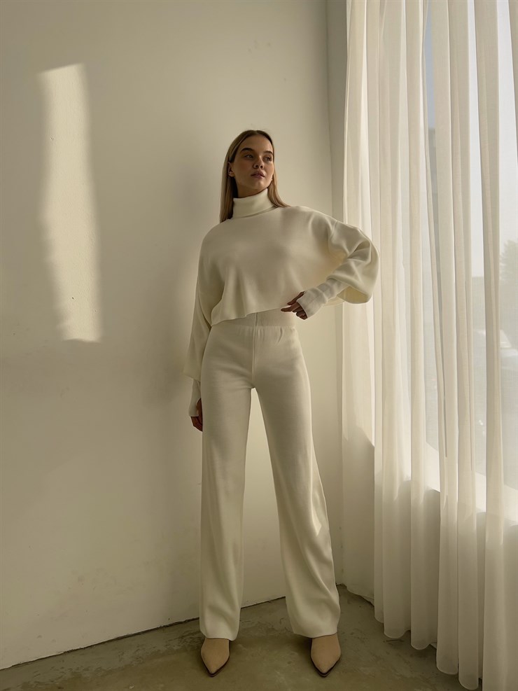 Balıkçı Yaka Üst Geniş Paça Alt London Kadın Ekru Triko Takım 22K000266