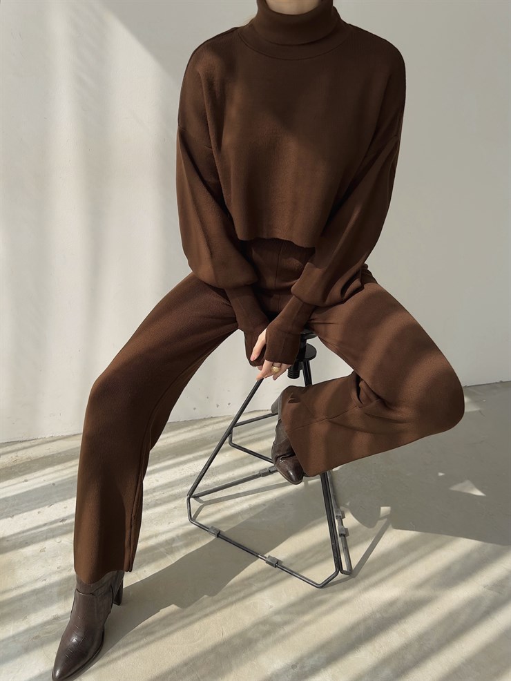 Balıkçı Yaka Üst Geniş Paça Alt London Kadın Kahve Triko Takım 22K000266