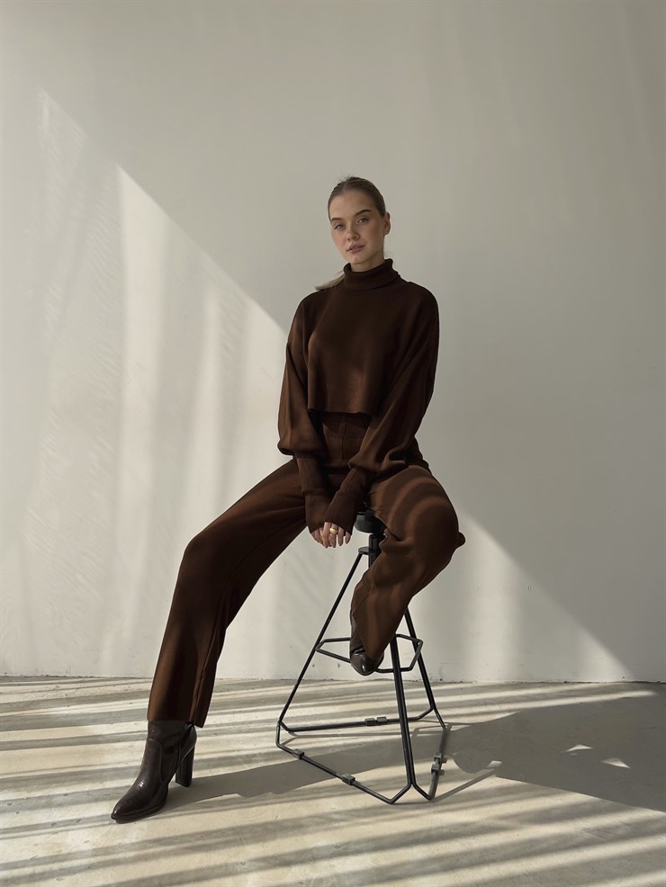 Balıkçı Yaka Üst Geniş Paça Alt London Kadın Kahve Triko Takım 22K000266