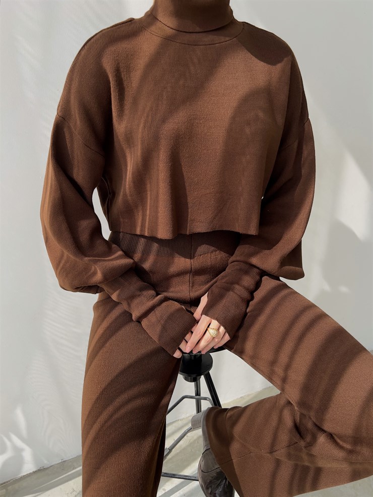 Balıkçı Yaka Üst Geniş Paça Alt London Kadın Kahve Triko Takım 22K000266