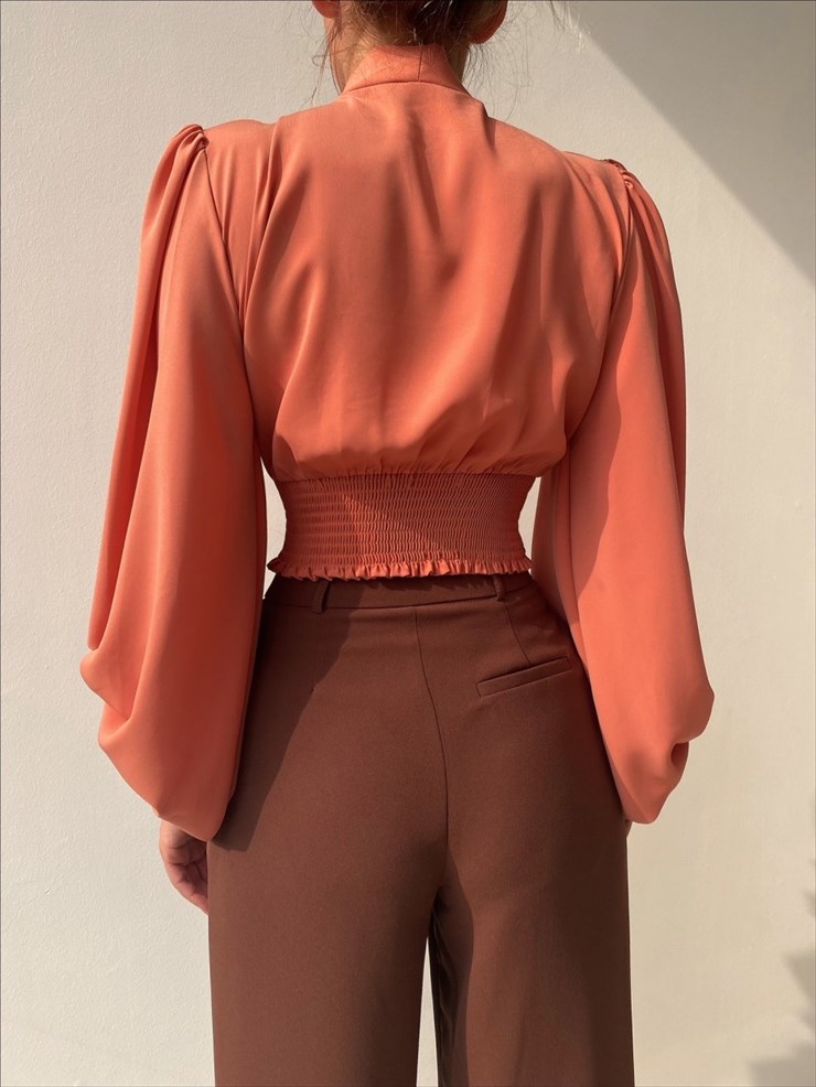 Balon Kol Önden Düğmeli V Yaka Kadın Somon Crop Bluz 21Y000527